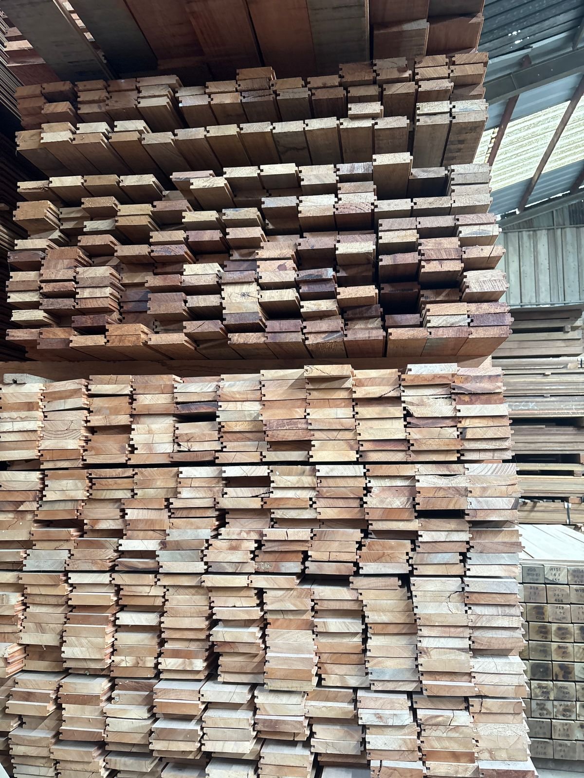 Laminado y armado de estructuras de madera seleccionada